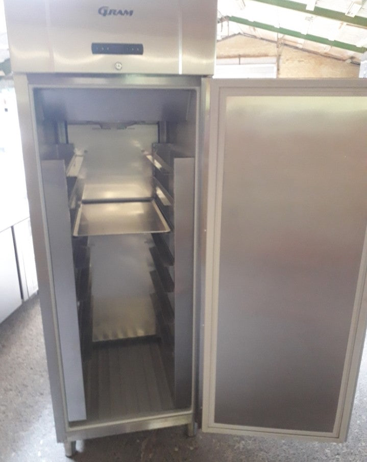 Frostskab 835 - ikaline -  